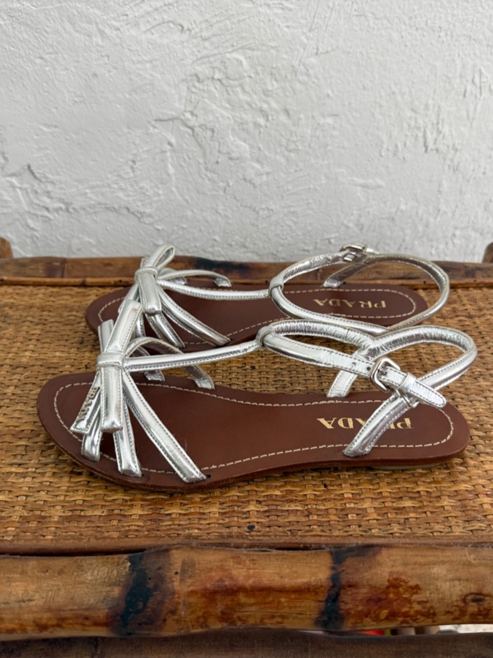 PRADA — Women's Strappy Silver Metallic Leather Bow Flat Sandals - Size 35 - Picture 3 of 5